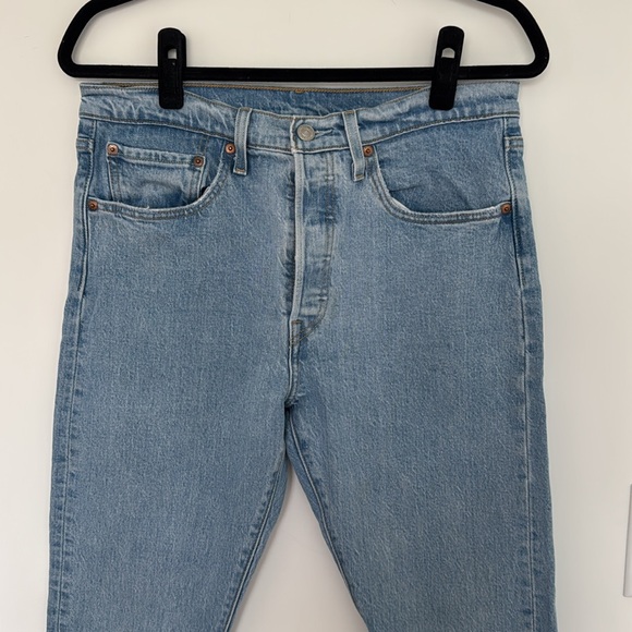 Levi's Women's 501 Jean, Light Wash - Size 30 - Picture 2 of 7